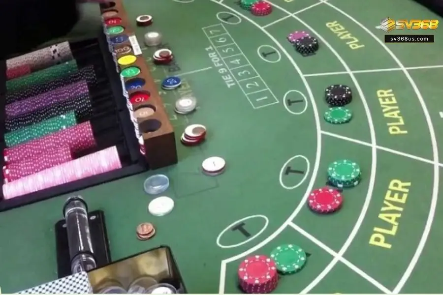 Baccarat là một game bài tính điểm và giữa banker và player